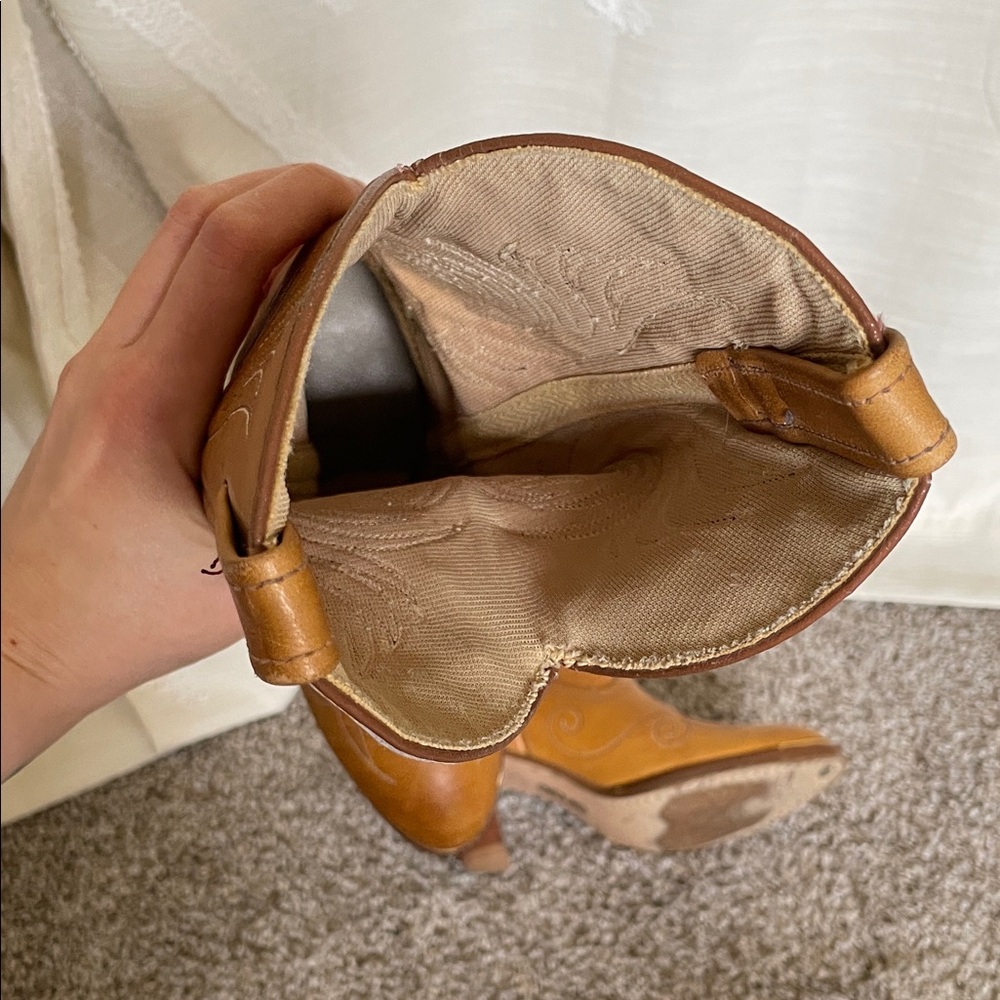 Vintage | Classic Tan Western Women's Cowboy Boots - Gorgeous Stitching Detail - Picture 6 of 8